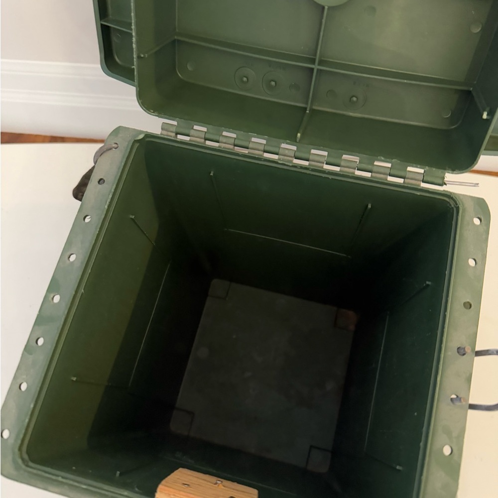 Vintage Woodstream Hunter Seat 9080 Tackle Ammo Storage box and Chair - Picture 10 of 11
